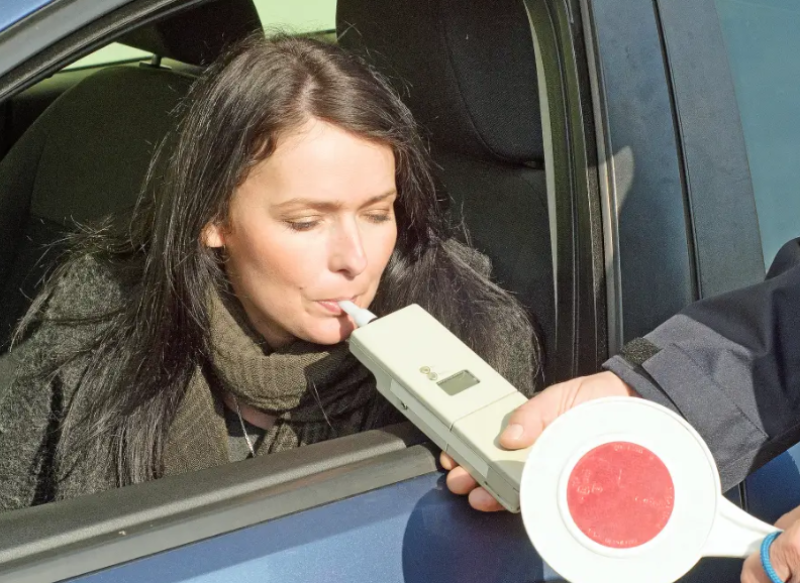Nova regra da Lei Seca prevê pré-teste de álcool e detecção de drogas