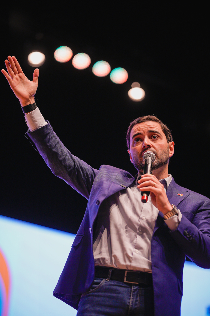 Gabriel Souza participa de debate da AGAS e ato em Porto Alegre