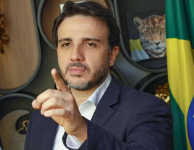 Renan Santos critica fim da escala 6x1 e defende fim da Justiça do Trabalho