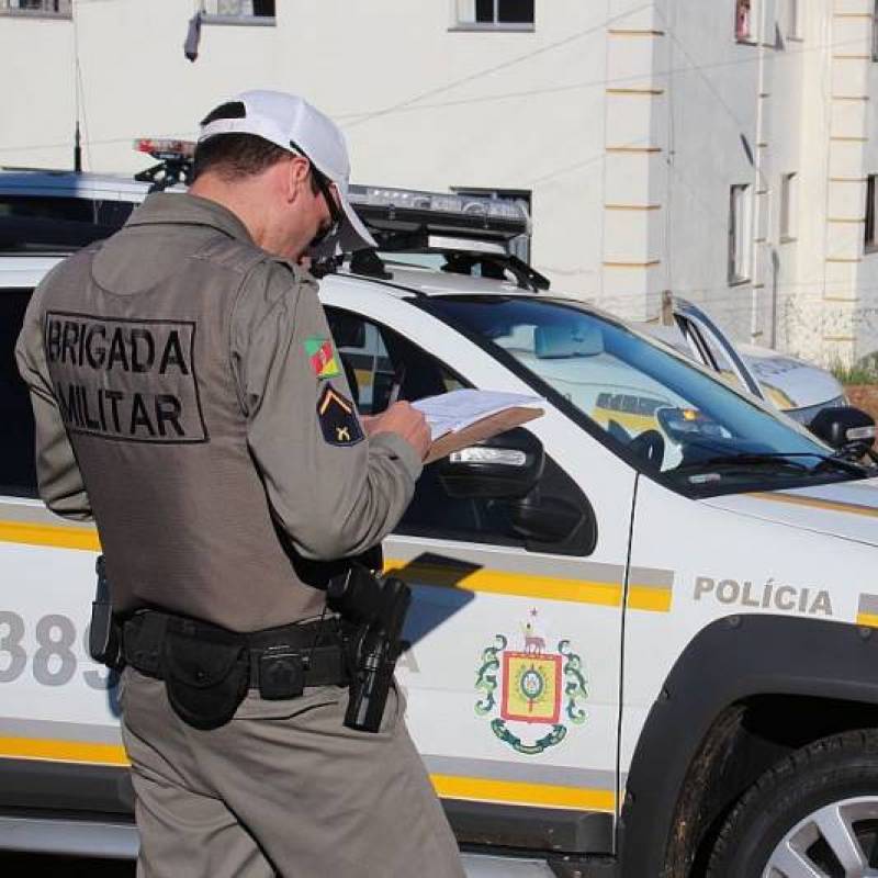 Dois homens são presos por tráfico de drogas em Santo Cristo