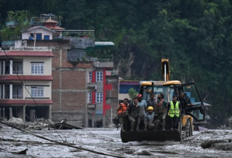 Rompimento de lago ameaça operações de resgate no Nepal; mortos vão a 584