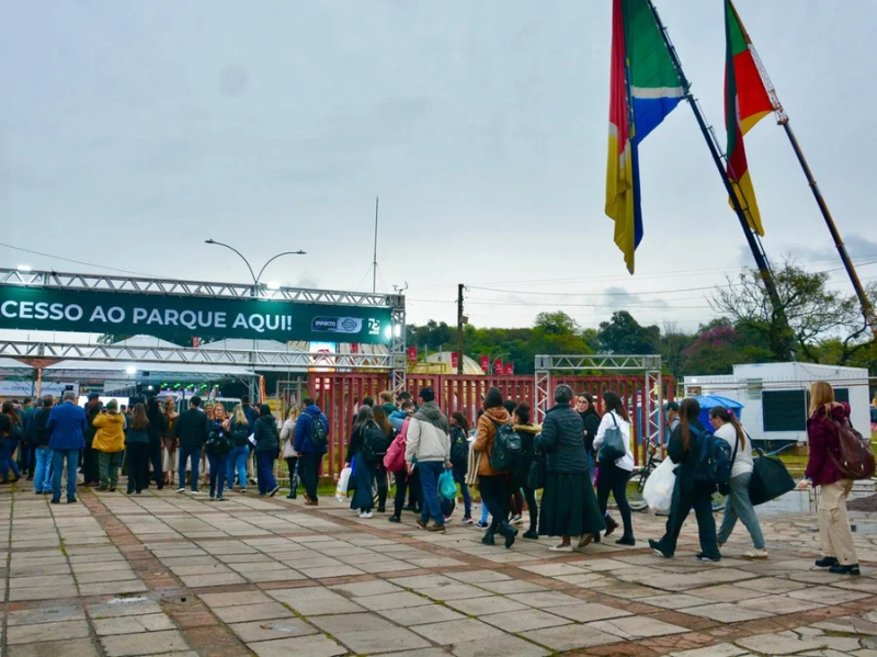 Expointer 2026 começa sob chuva em Esteio