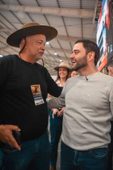 Gabriel Souza visita Agricultura Familiar na Expointer