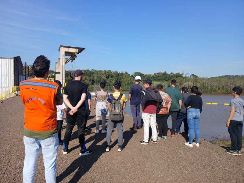 Alunos da Escola Zeferino realizam visita técnica à PCH Rincão
