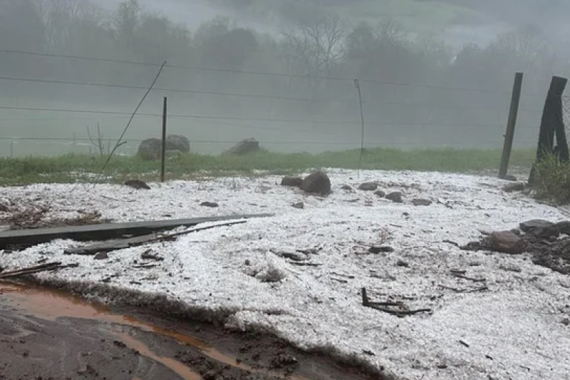 Temporal de granizo causa estragos em 15 municípios do Norte e Noroeste do RS