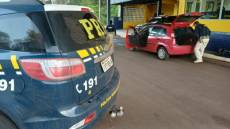 PRF recupera veículo roubado e prende motorista em Ijuí
