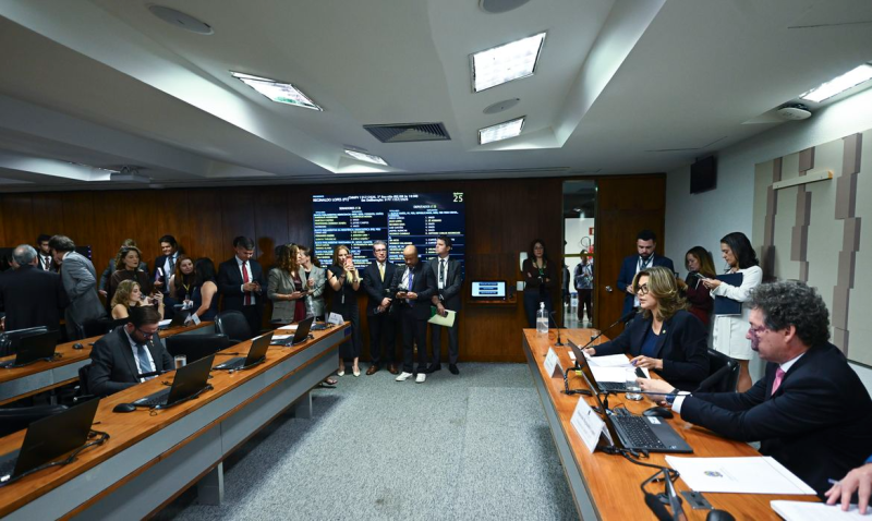 Comissão aprova fim da taxa das blusinhas para compras de até US$ 50