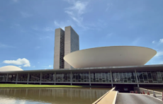 Cúpula do Congresso vê possibilidade de votar fim da 6x1 antes do 2º turno