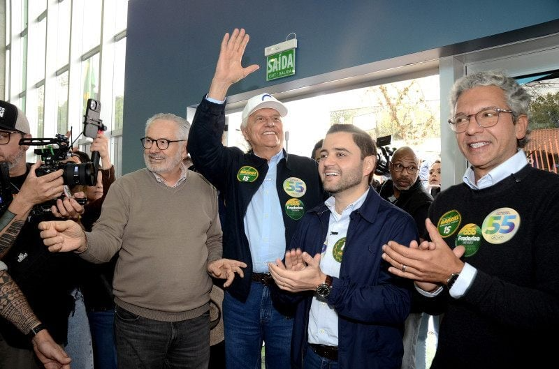 Caiado defende fim do sigilo em investigações sobre o Banco Master durante visita na Expointer 