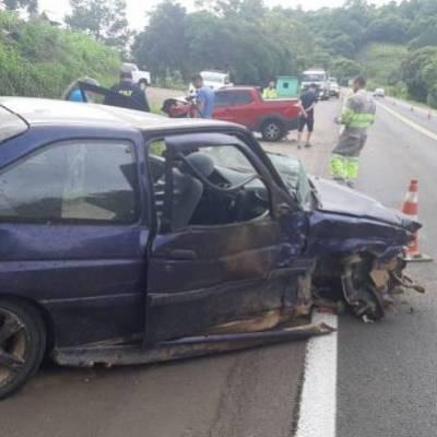 Acidente deixa seis pessoas gravemente feridas na BR-386