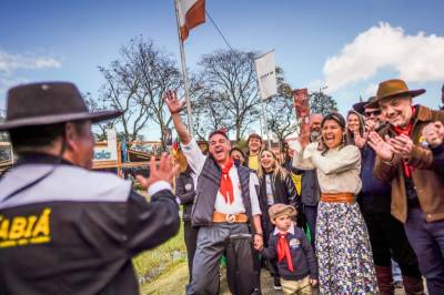 Zucco visita Acampamento Farroupilha e participa de ato em Porto Alegre