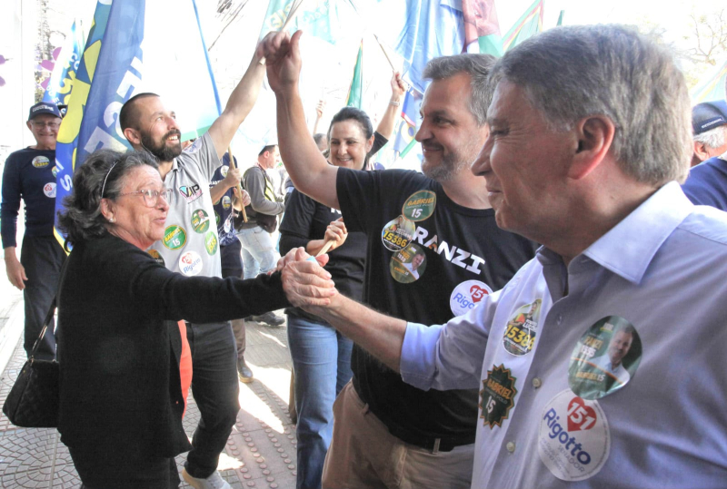 Em roteiro pelo Vale do Taquari e Serra, Rigotto mostra a força da campanha ao Senado