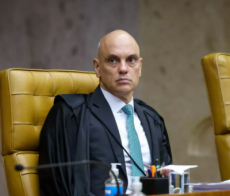 Ministros próximos a Moraes pressionam por adiamento de sessão do STF