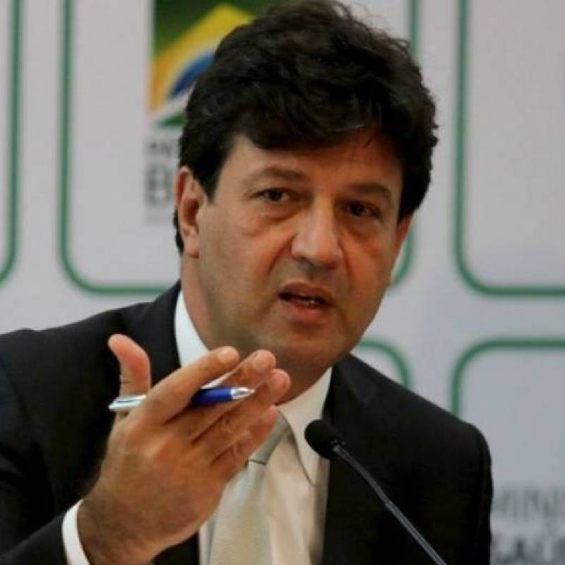 Ministro da Saúde diz que corona vírus é semelhante a uma gripe e evita tom alarmista 