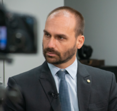Eduardo Bolsonaro ameaça levar julgamento do STF aos EUA para pedir novas sanções