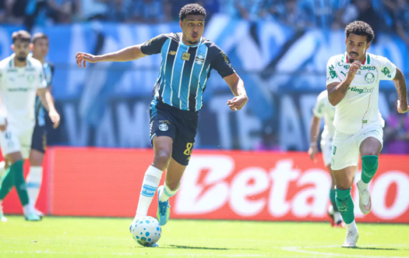 Grêmio empata com Palmeiras e segue na zona de rebaixamento