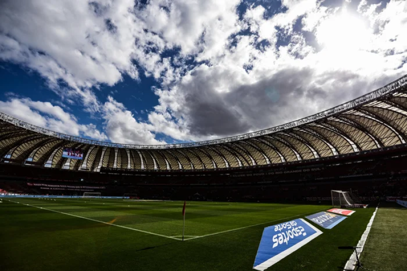 Inter debate finanças e plano contra rebaixamento nesta segunda