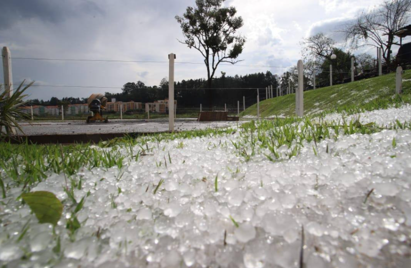 Santiago deve levar meses para se recuperar do temporal de granizo ocorrido no sábado