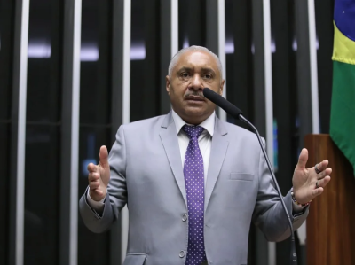 De 1,3 milhão a 5 mil votos: Tiririca não consegue vaga no Ceará
