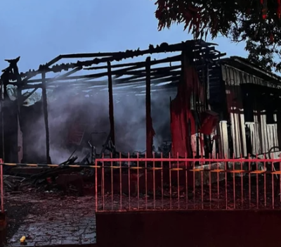 Incêndio destrói casa em Santa Rosa; polícia investiga suspeita de violência doméstica