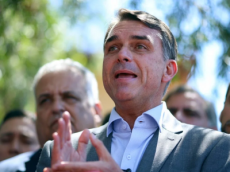 TSE investiga falha que deixou propaganda de Flávio sem som