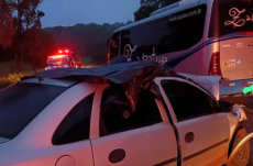 Colisão frontal entre carro e micro-ônibus deixa dois mortos na RS-126, em São João da Urtiga 