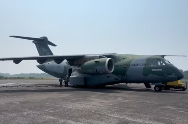 Cargueiro da FAB inicia operação contra incêndios no Amazonas; previsão é de 3 voos por dia
