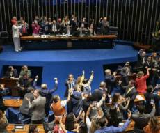 Senado aprova PEC que acaba com a escala 6x1