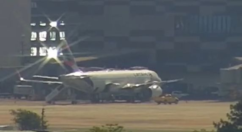 Piloto desliga um dos motores de avião da Latam e faz pouso de urgência em Porto Alegre