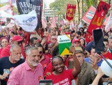 Deputada eleita Ana Elisa comenta atuação da esquerda nas redes em ato na Capital