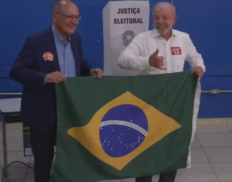 Candidato à Presidência Lula vota em São Bernardo do Campo