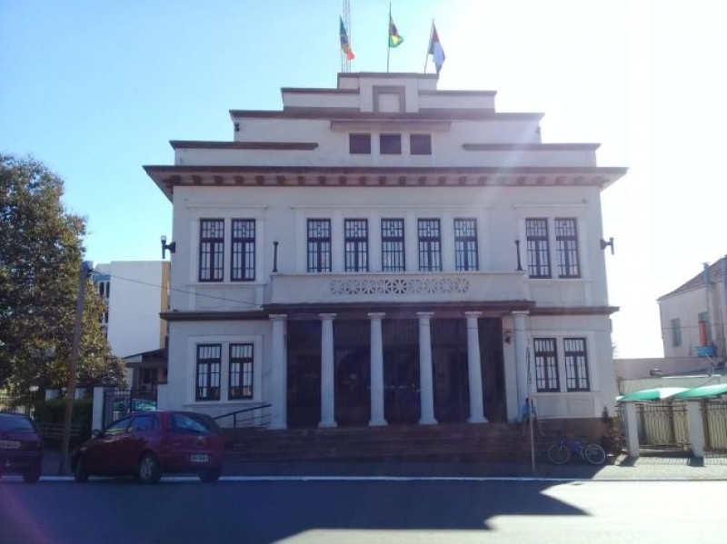 Prefeitura de Ijuí abre concurso com 157 vagas e salários de até R$ 21 mil
