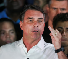 Flávio diz que vai pedir cassação da chapa de Lula por abuso de poder
