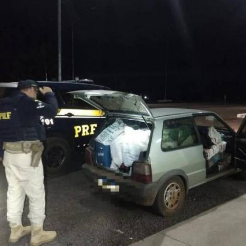 PRF apreende mais de 500 garrafas de cerveja dentro de carro na Fronteira Oeste