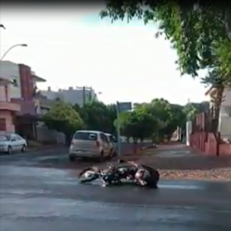  Pista escorregadia provoca dois acidentes, em Santo Ângelo 