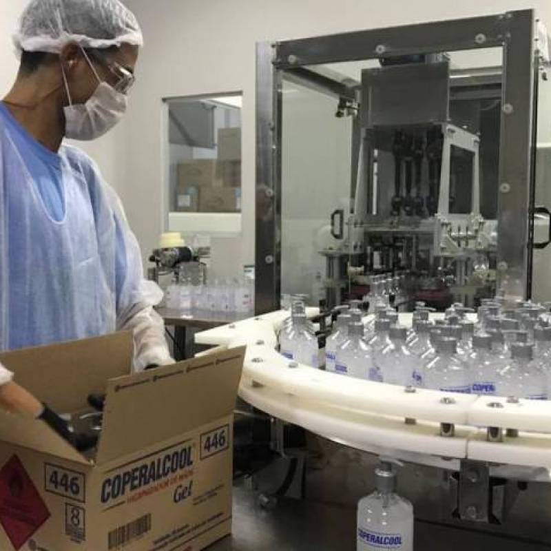 Fabricante de álcool em gel eleva produção de 120 mil para 6 milhões de frascos