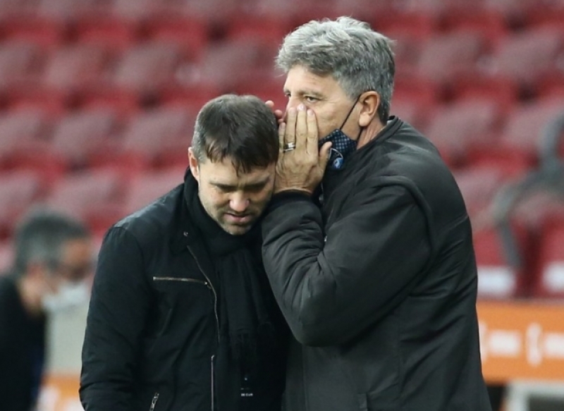 À beira do Z-4 e técnico a perigo: os riscos para Grêmio e Inter no 6º Gre-Nal de 2020