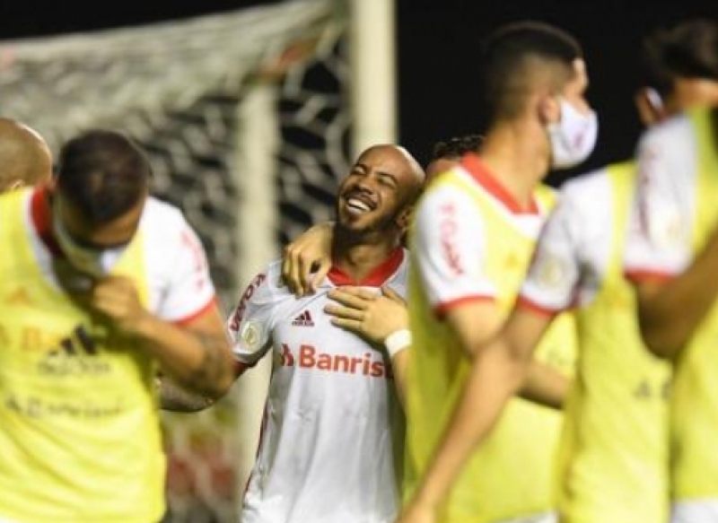 Com show de Patrick, Inter vence Sport e iguala pontuação do líder do Brasileirão